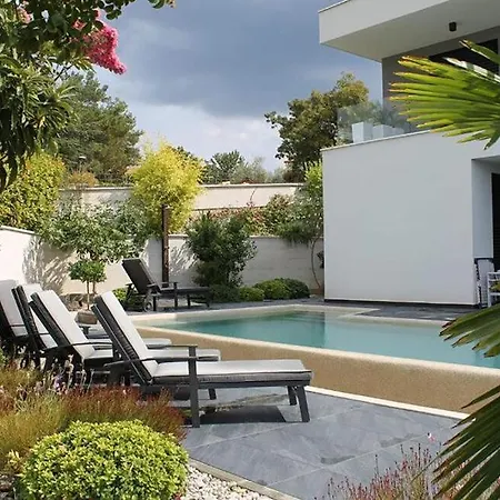 Anne By Guide Villa *