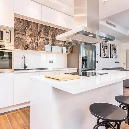 Anne By Guide Vantacici