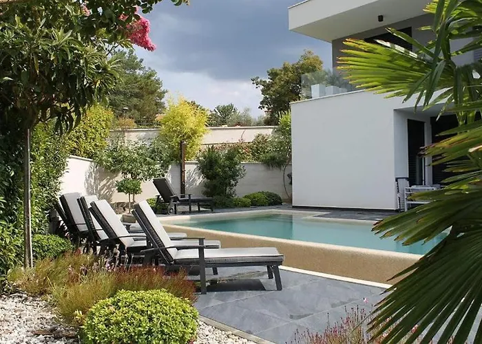 Anne By Guide Villa *