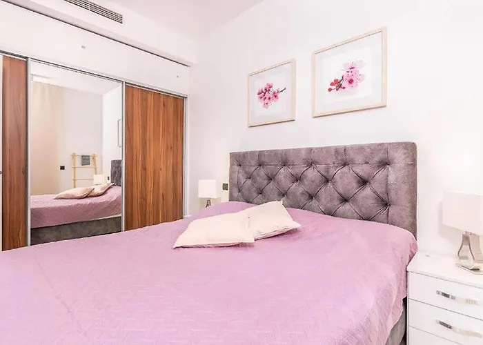 Anne By Guide Malinska