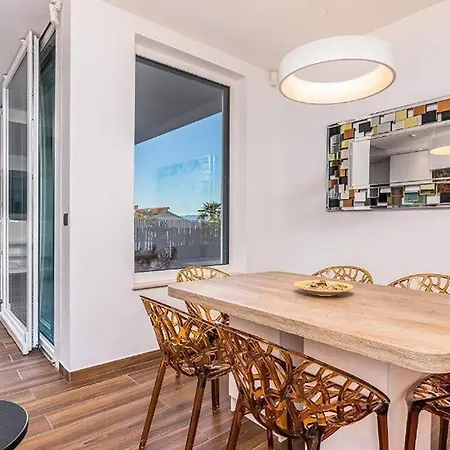 Anne By Guide Vila *