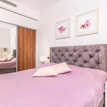 Anne By Guide Vantacici